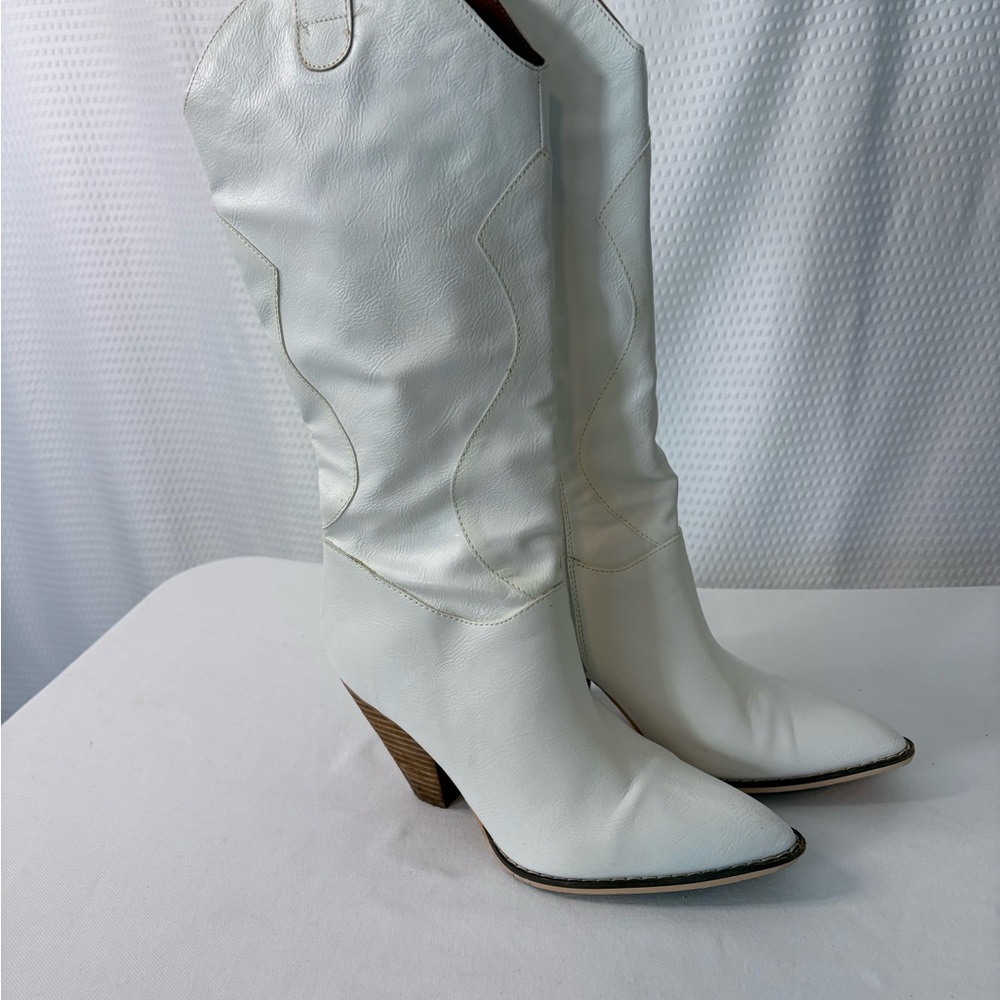 Vici White Heeled Cowboy Boots Sz 6.5